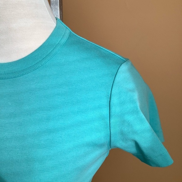 2/$30 UNIQLO Crew Neck Short Sleeve T-Shirt in Aqua Size M - Picture 4 of 14